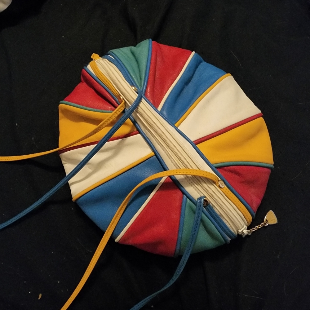 Brio vintage round purse